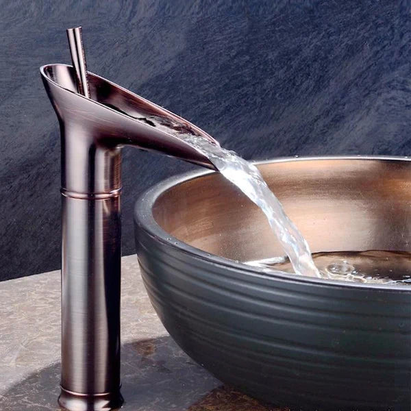Luxurißer Messing Wasserfall Waschbecken Wasserhahn für opulente Badezimmerwaschbecken