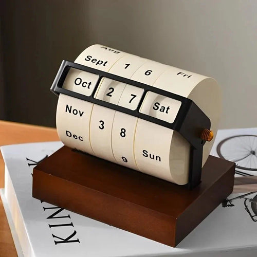 Moderner Perpetual Wheel Schreibtischkalender aus Holz und Metall | Karnz