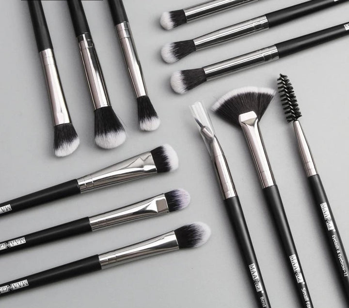 Set aus 12 professionellen Make-Up-Pinseln | Karnz