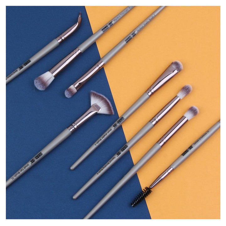 Set aus 12 professionellen Make-Up-Pinseln | Karnz
