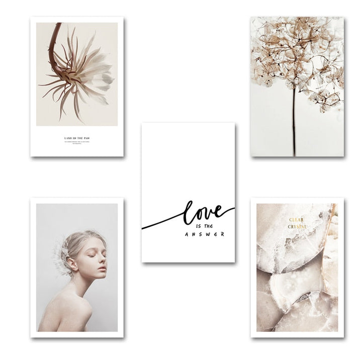 Moderne nordische Blumendrucke „Liebe ist die Antwort“ – Leinwandbild