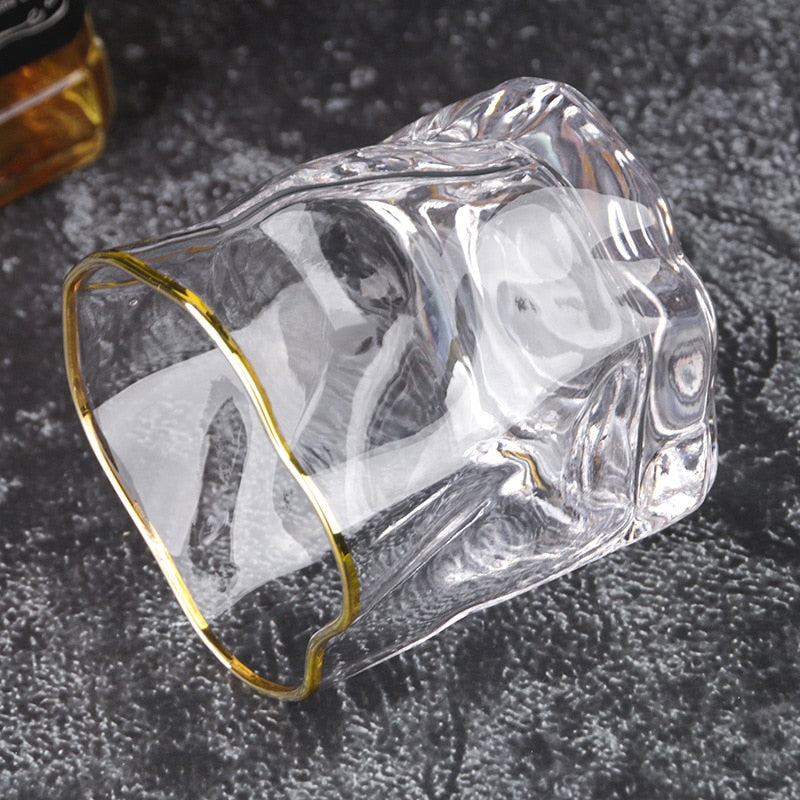 Whiskyglas-Set mit verzerrter Textur