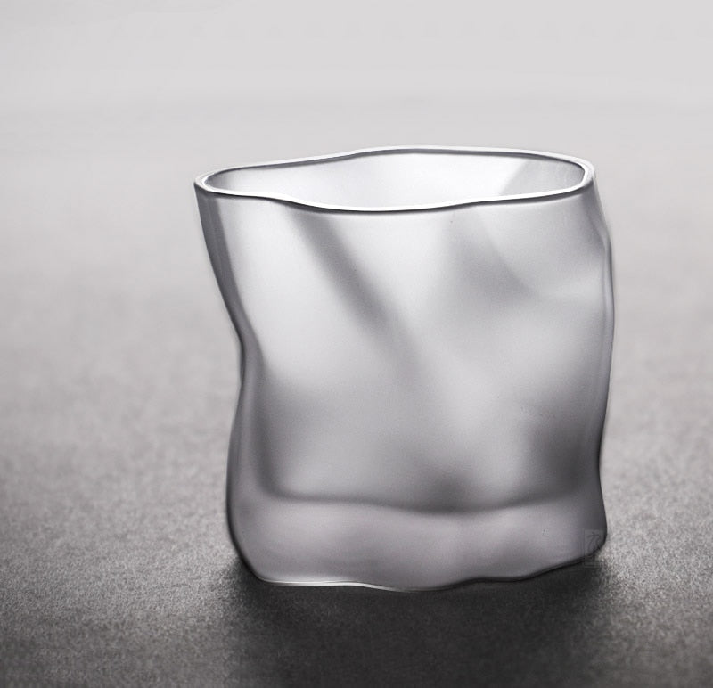Whiskyglas-Set mit verzerrter Textur