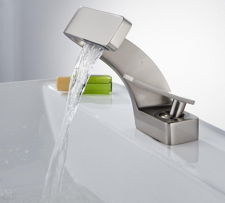 Everest - Moderner Geschwungener Wasserhahn │ Kühnes und Raffiniertes Design | Karnz