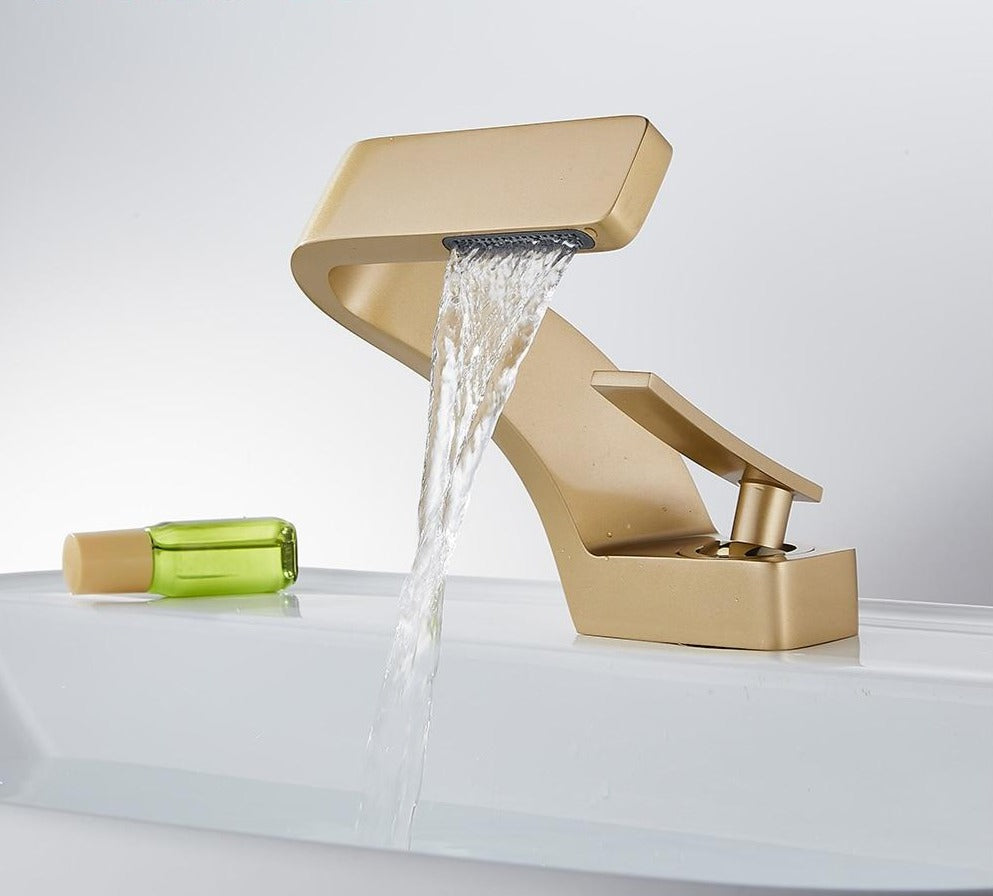 Everest - Moderner Geschwungener Wasserhahn │ Kühnes und Raffiniertes Design | Karnz