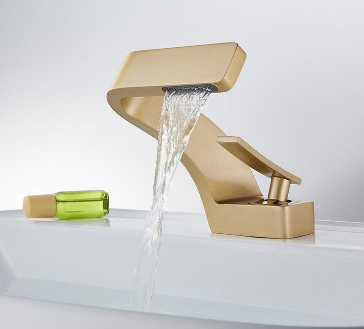 Everest - Moderner Geschwungener Wasserhahn │ Kühnes und Raffiniertes Design | Karnz