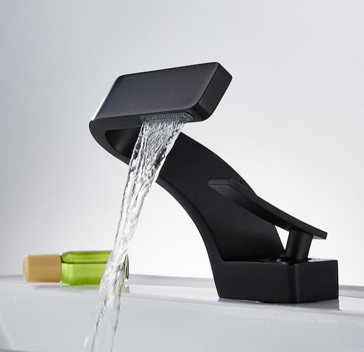 Everest - Moderner Geschwungener Wasserhahn │ Kühnes und Raffiniertes Design | Karnz