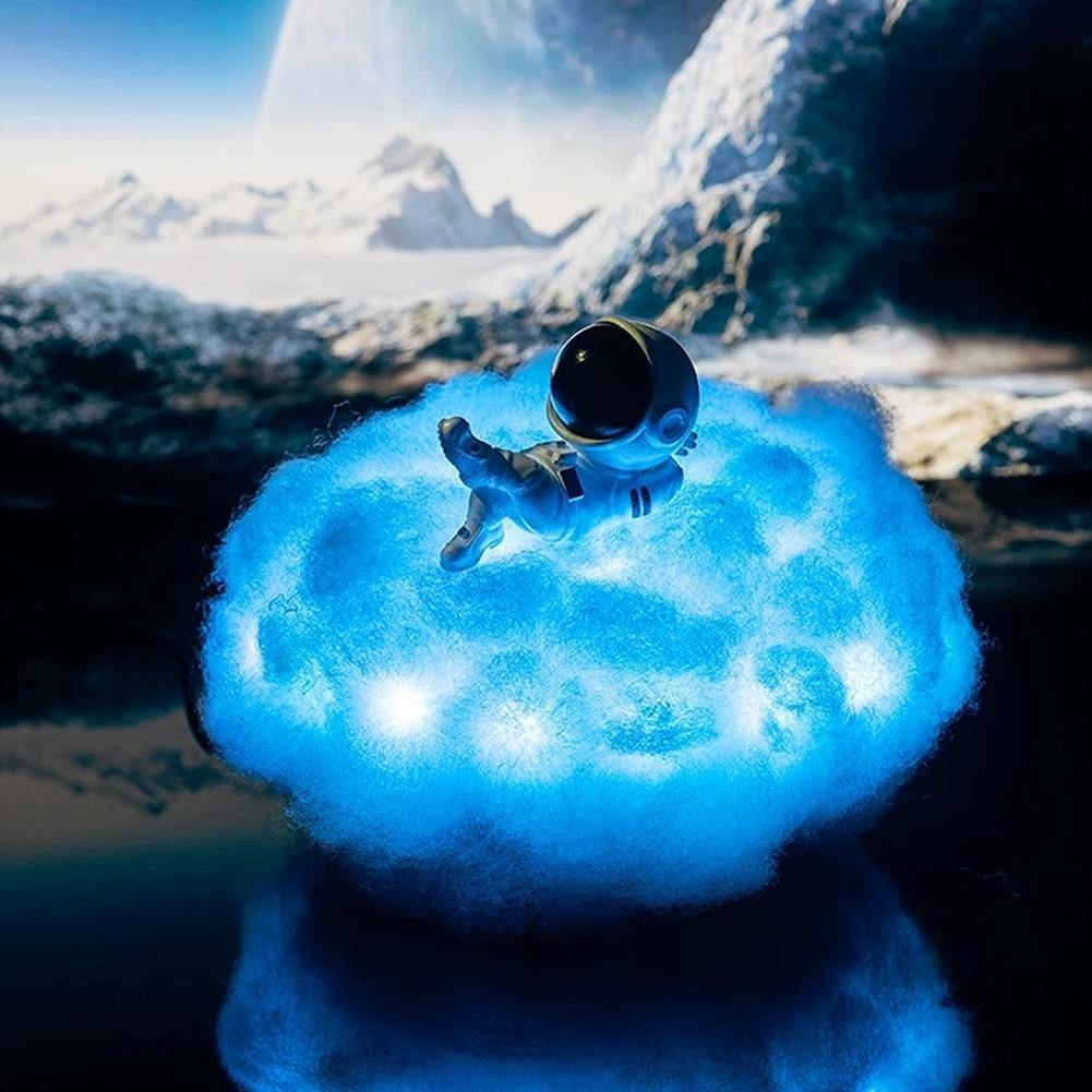 Astronaut Farbige Wolken Nachtlicht | Karnz