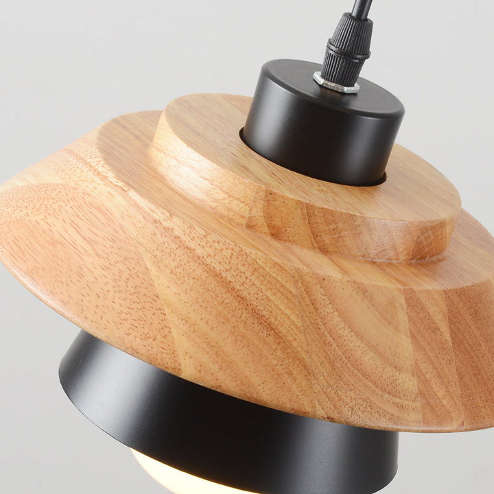 Pendelleuchten aus nordischem Holz