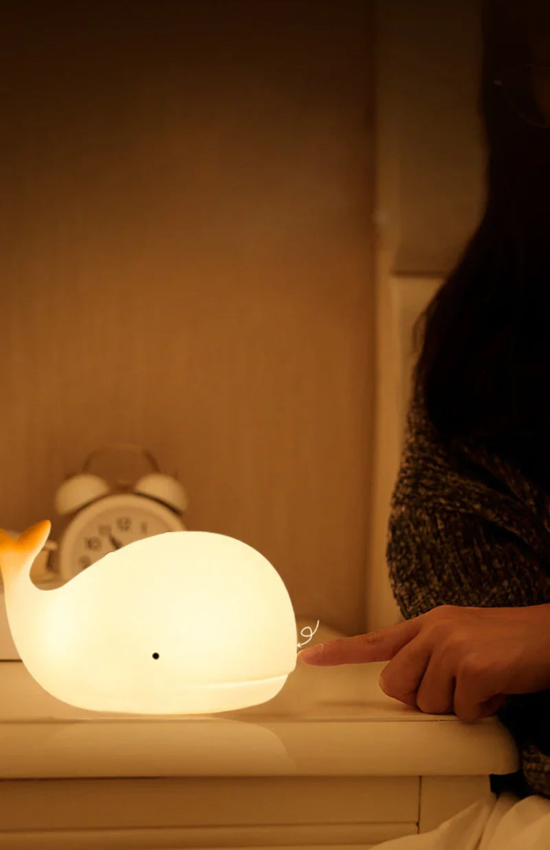 Hübsche Wal Nachtlampe mit Farbwechsel - GlowWhale | Karnz