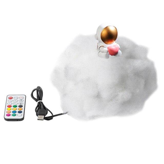 Astronaut Bunte Wolken Nachtlicht