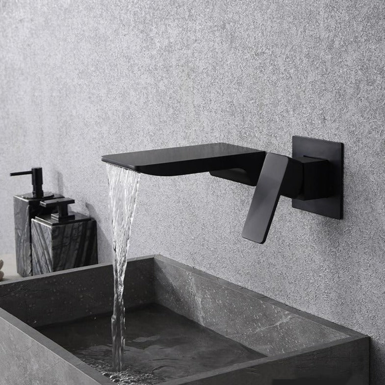 Moderner wandmontierter Wasserhahn