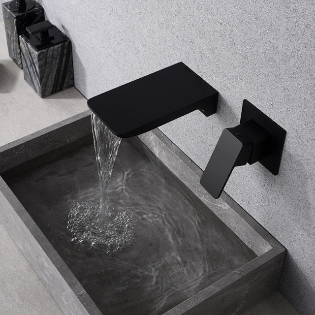 Moderner wandmontierter Wasserhahn