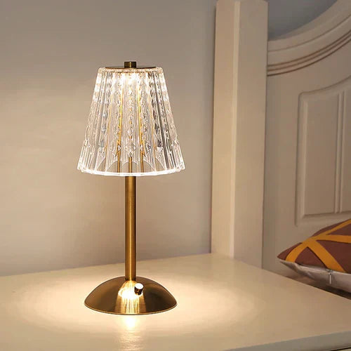 AuraLux - Luxuriöse goldene Kristall-Tischlampe mit Touch-Steuerung und dimmbarer LED-Beleuchtung | Karnz