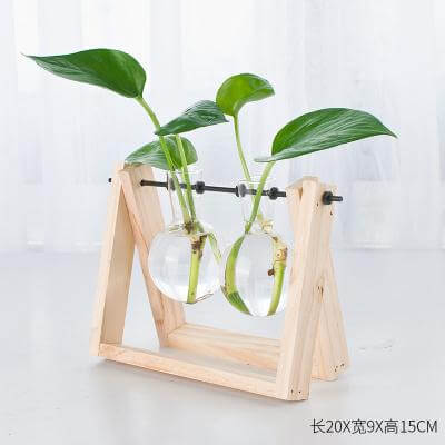 Dekorative Holzvase mit HolztaKarnzett | Karnz