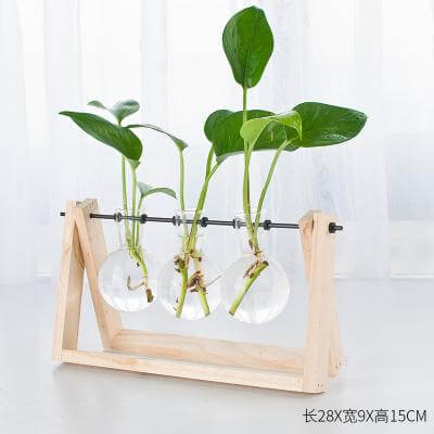 Dekorative Holzvase mit HolztaKarnzett | Karnz