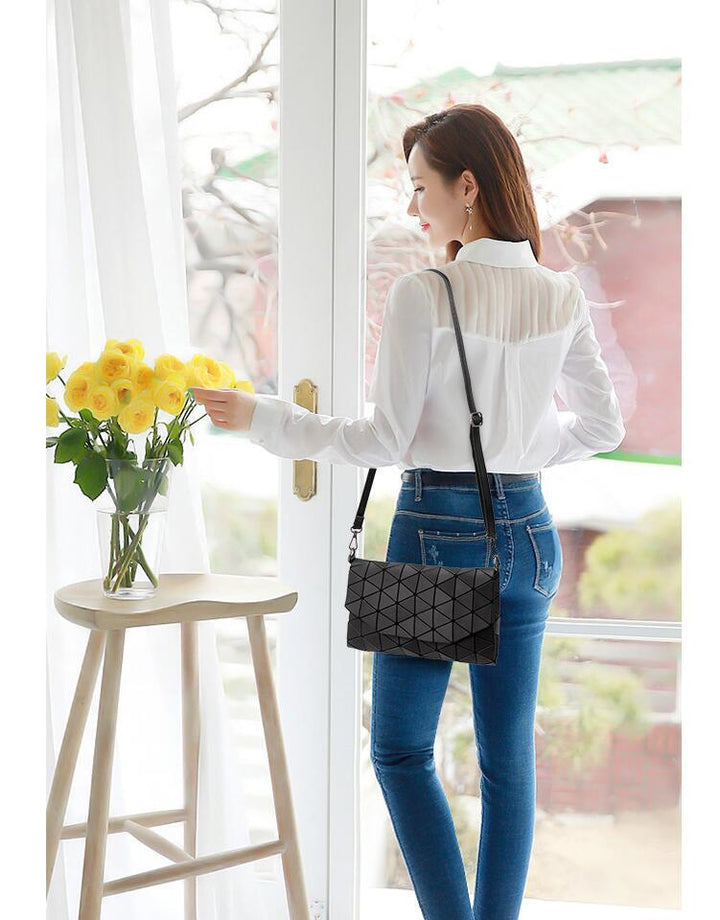 Abstract Geometric Matte Schultertasche | Karnz
