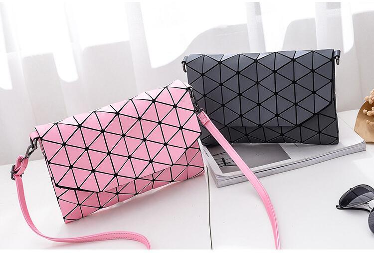 Abstract Geometric Matte Schultertasche | Karnz
