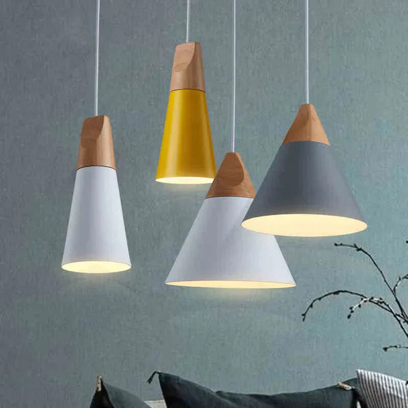 Moderne LED-Holzpendelleuchte – farbige Hängeleuchte aus Aluminium mit E27-Fassung