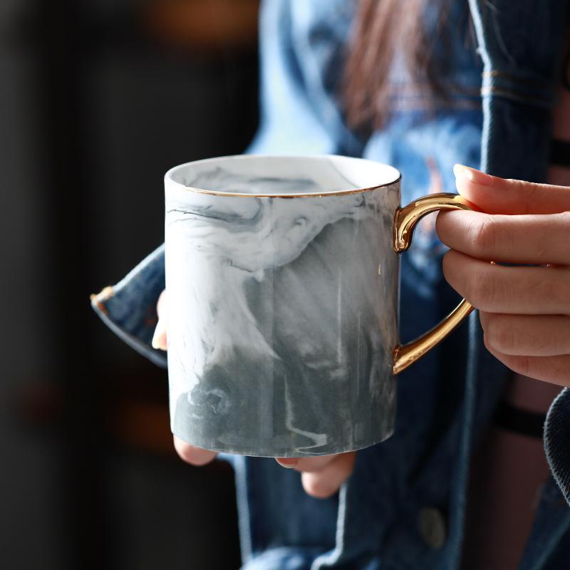 Goldrandige Marmor Kaffeetasse | Karnz