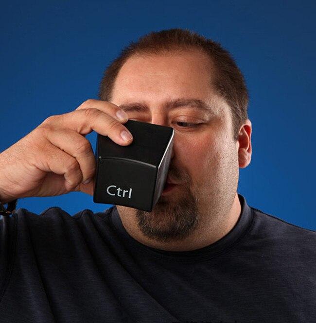 Ctrl Alt Del Tee- und Kaffeetassen | Karnz