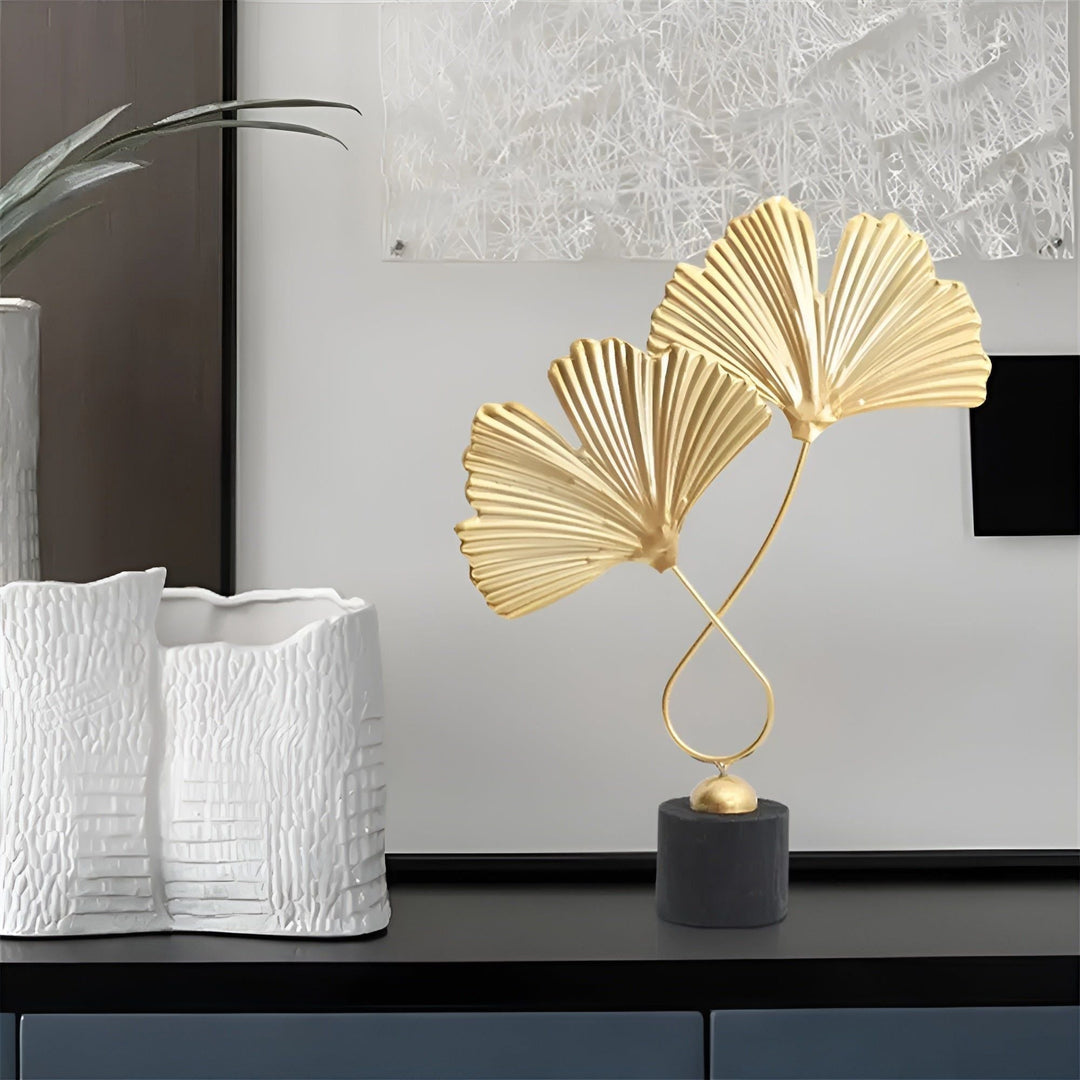 Minimalistische Ginkgo-Blatt-Skulptur für eleganten natürlichen Charme Karnz