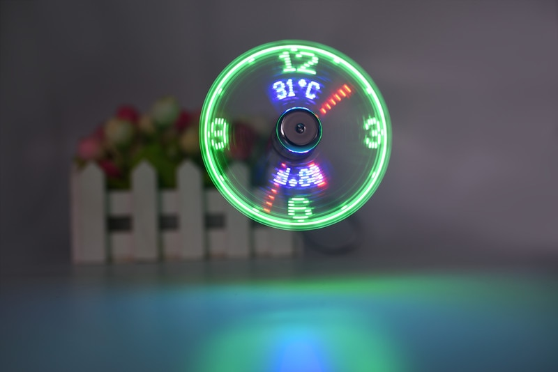USB Fan Zeit- und Temperaturanzeige Uhr | Karnz