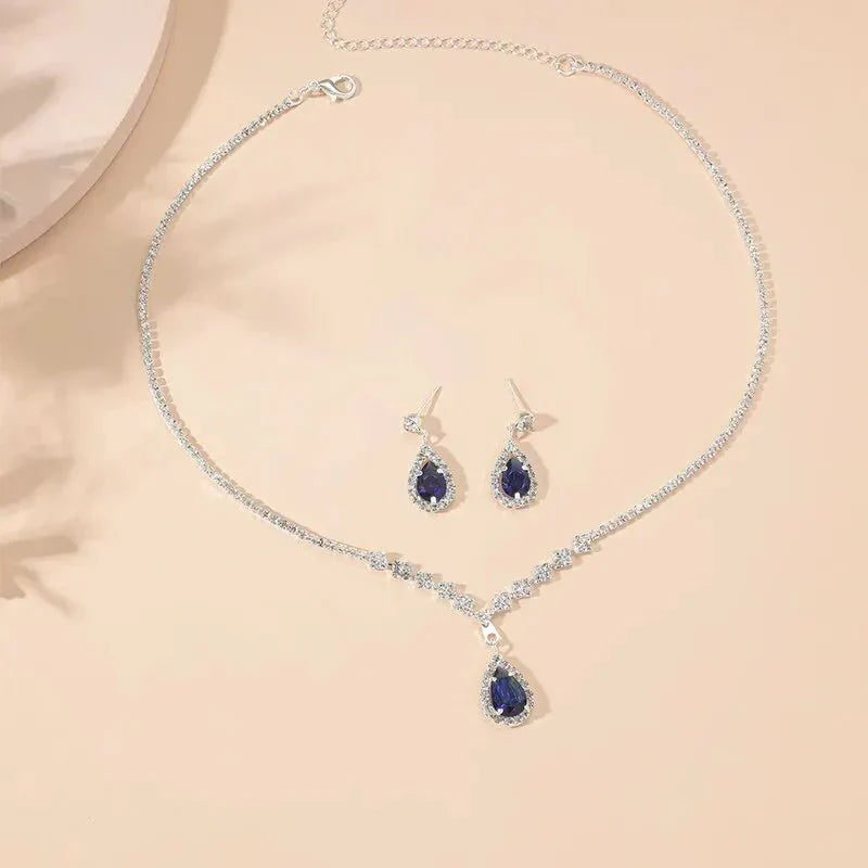 Karnz | Schimmernde blaue Tropfen-Diamant-Halskette und Ohrringe Set