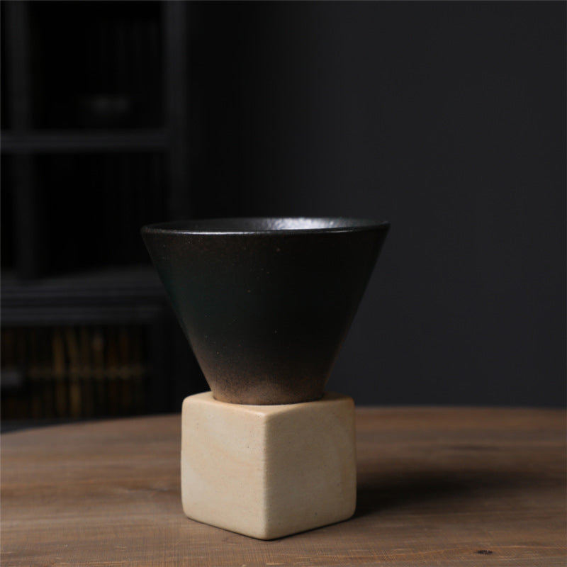 Grobkeramische Kaffeetasse mit Basis Kegelform Couture Tasse & Basisset | Karnz