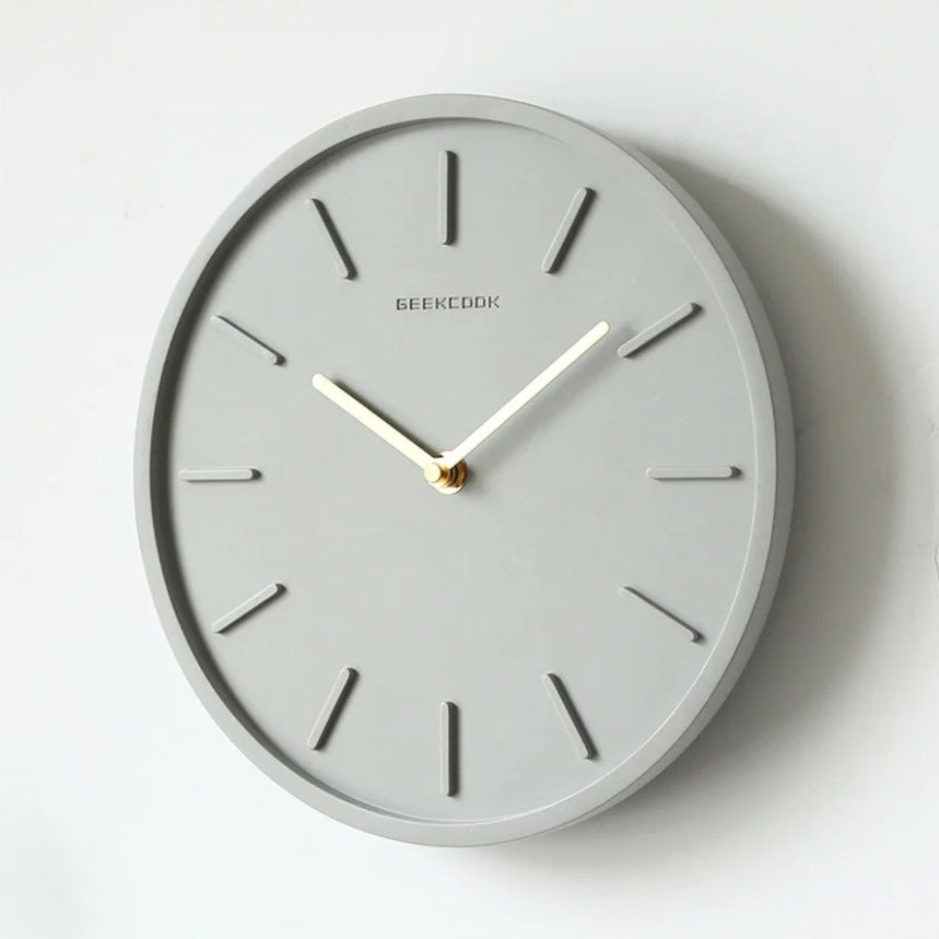 Nordische Zementwanduhr mit Metallpendel | Minimalistische skandinavische Uhr für modernes Interieur