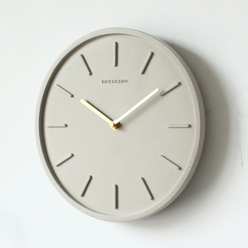 Nordische Zementwanduhr mit Metallpendel | Minimalistische skandinavische Uhr für modernes Interieur