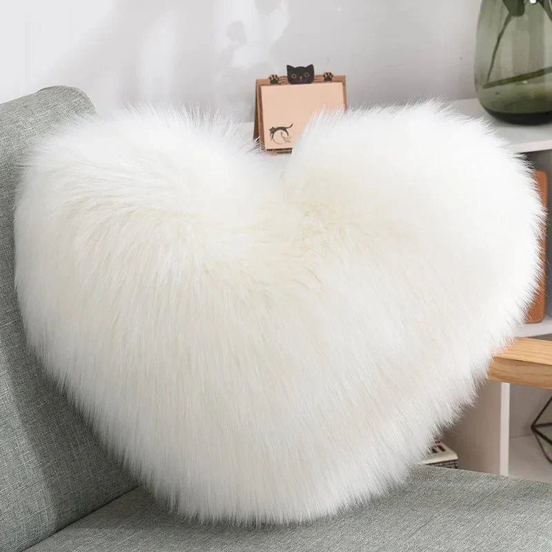 Weiches Herzförmiges Flauschiges Sofakissen aus Soft-Polyester | Karnz