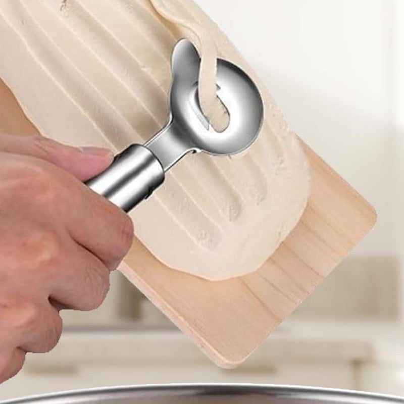 Nudelmesser aus Edelstahl mit Schlitzdesign