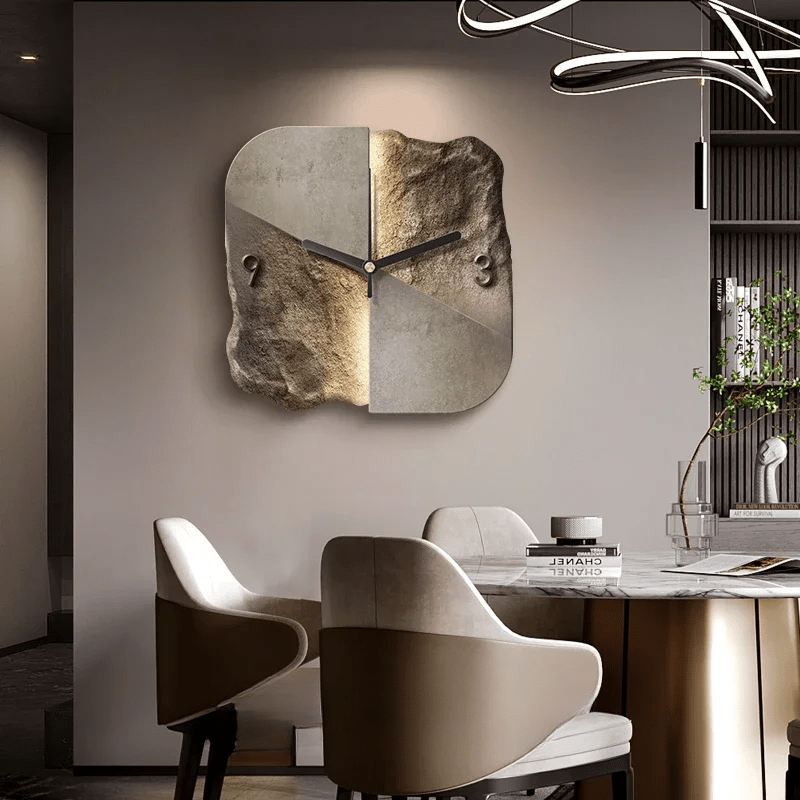 StoneAura – Moderne Wanduhr in Sandsteinoptik mit geräuschlosem Quarzwerk