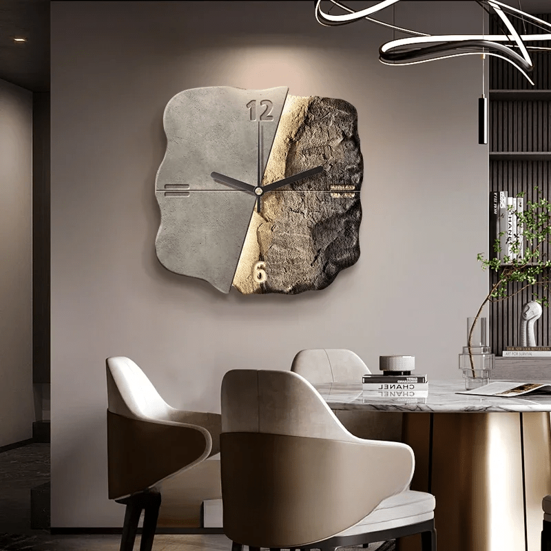 StoneAura – Moderne Wanduhr in Sandsteinoptik mit geräuschlosem Quarzwerk