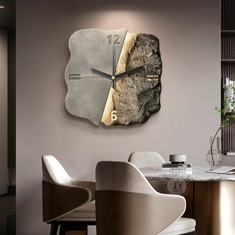 StoneAura – Moderne Wanduhr in Sandsteinoptik mit geräuschlosem Quarzwerk