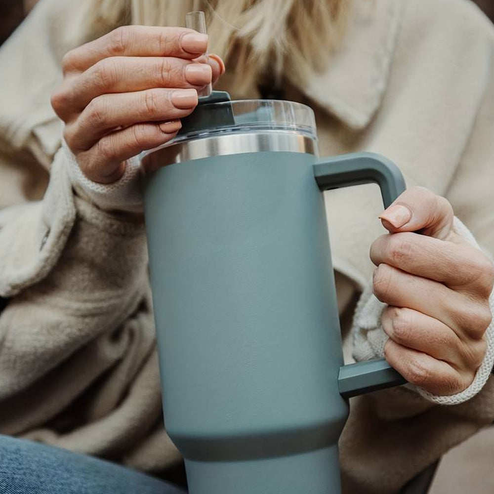 Tumbler Thermobecher 1200 ml mit Griff, Deckel und Strohhalm | Karnz