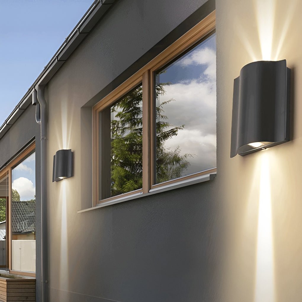 Moderne schwarze LED-Wandleuchte für den Außenbereich
