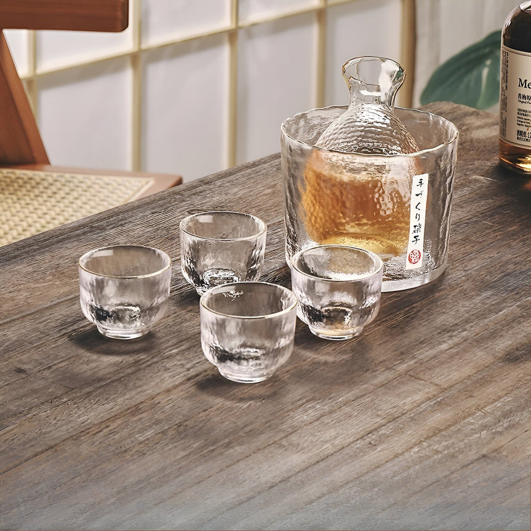 Japanischer Sake Satz aus Glas – Elegante Karaffe mit Bechern | Perfekt für Wein, Whisky & Likör | Karnz
