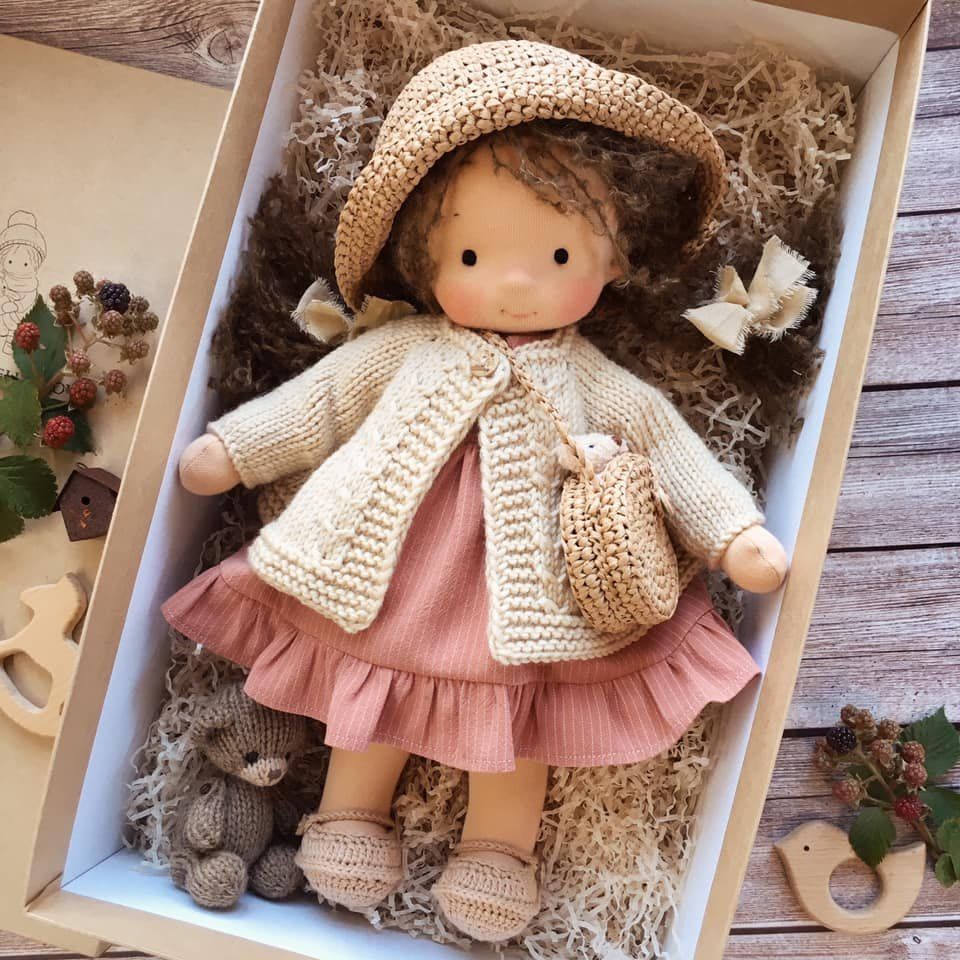 Handgemachte Waldorf Puppe | Weiches, Organisches Spielzeug für die Emotionale Entwicklung
