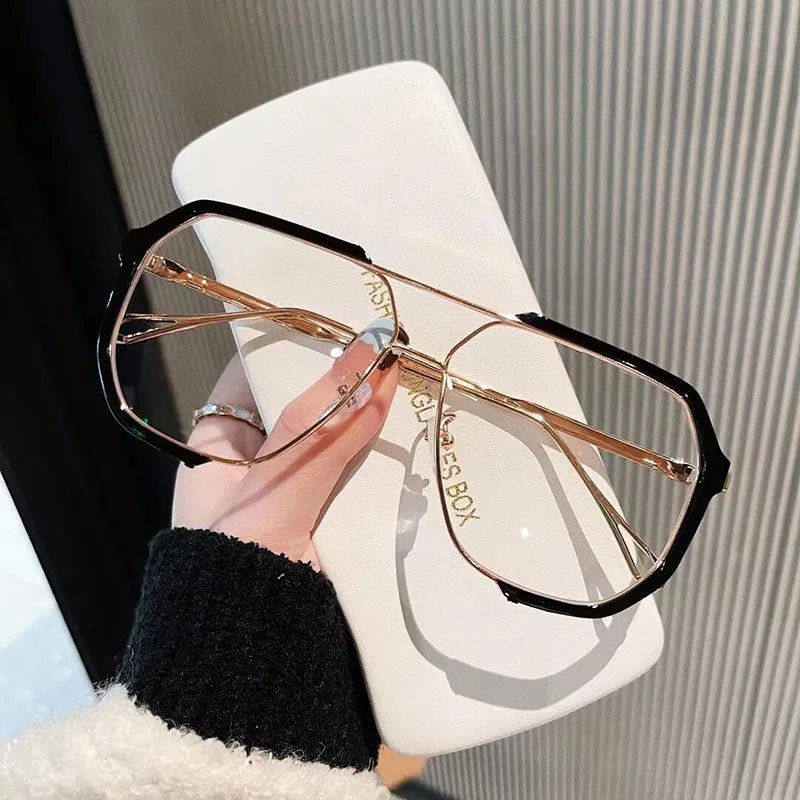 VOGUEVIEW SHADES – Übergroße quadratische Sonnenbrille mit UV400- und photochromen Gläsern