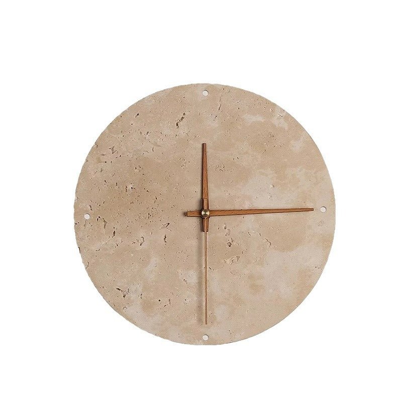 Erwecken Sie Ihren Raum mit der Wabi-Sabi-Wanduhr aus Travertin zum Leben.