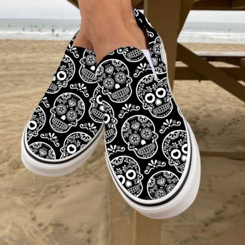 Lässige Slipper aus Leinen mit Totenkopf