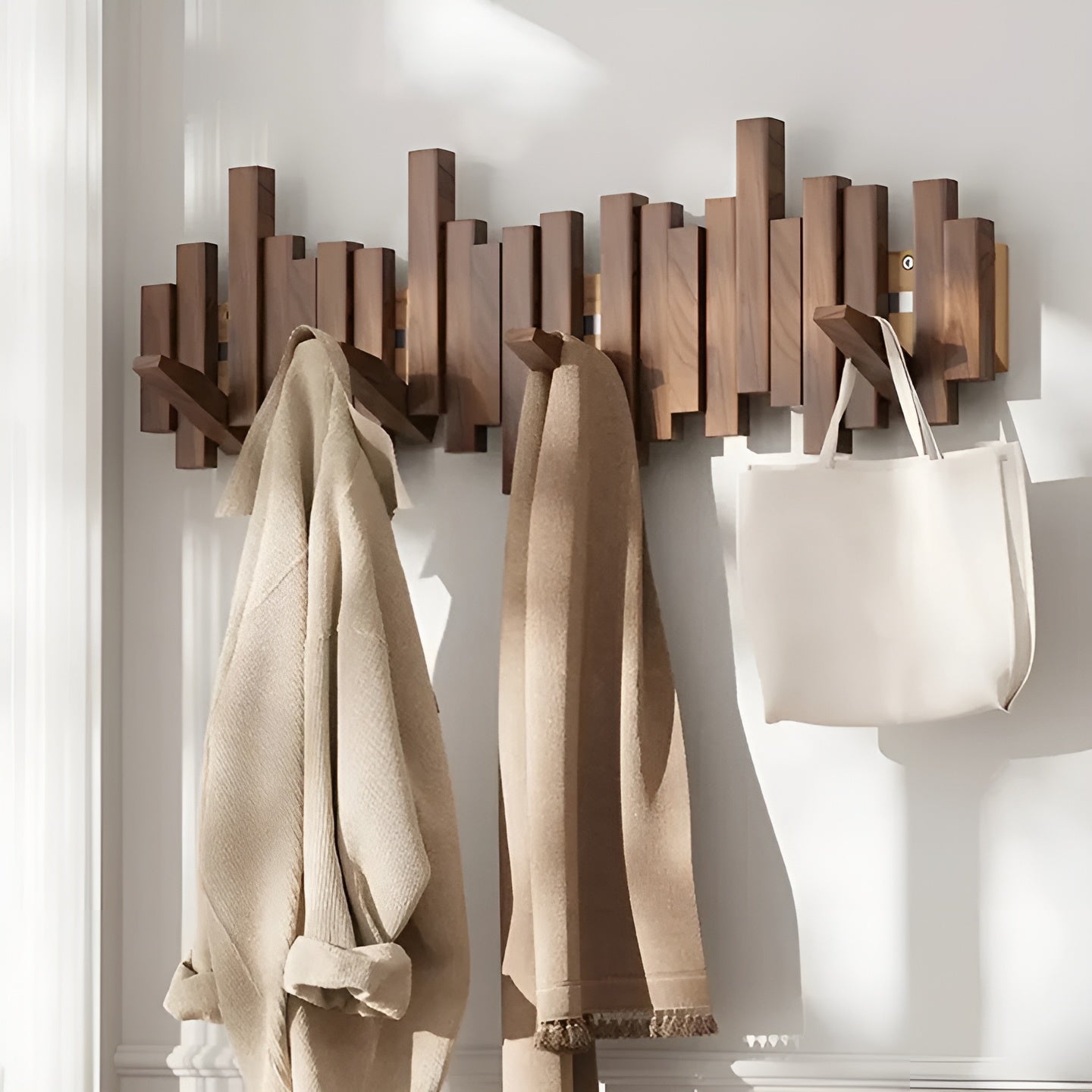 Stilvoller Holzkleiderschrank – FlexiKarnz Magnethaken für mehr Ordnung | Ideal fürs Schlafzimmer